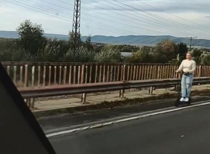 Последовател на Емили Тротинетката изправи косите на шофьорите край Несебър СНИМКИ