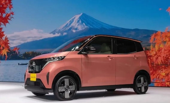 Автомобил за $13 000 остави конкуренти като Tesla да му дишат прахта ВИДЕО