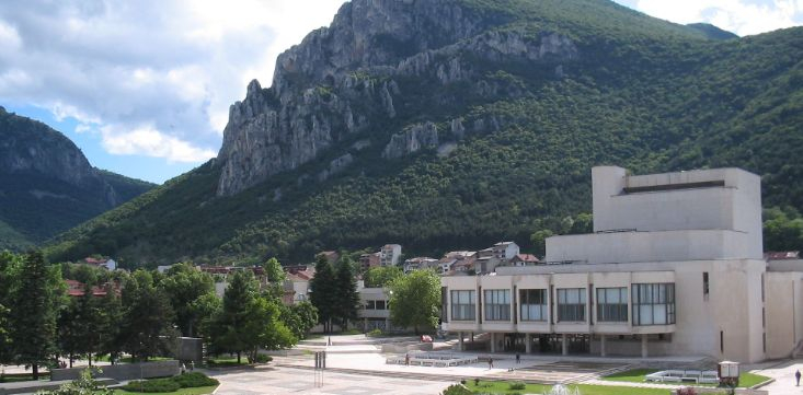 Ето каква история се крие зад култовата фраза "Във Враца гарга не каца"