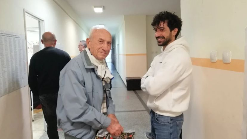 Всички в тази секция в Пловдив умряха от кеф, като видяха кой дойде да гласува в ранни зори СНИМКИ