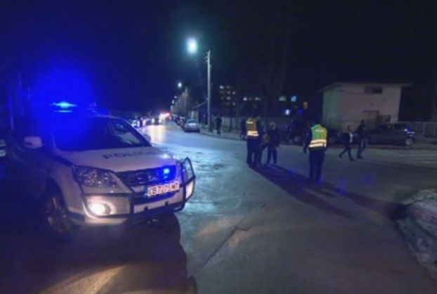 Бой в изборната нощ, чупене на прозорци и епичен сблъсък с кметицата на Борован СНИМКИ