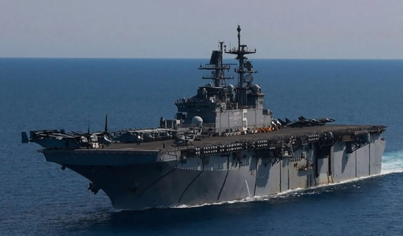 US десантен кораб се насочи към Средиземно море, балистична ракета бе изстреляна към израелски ядрен обект