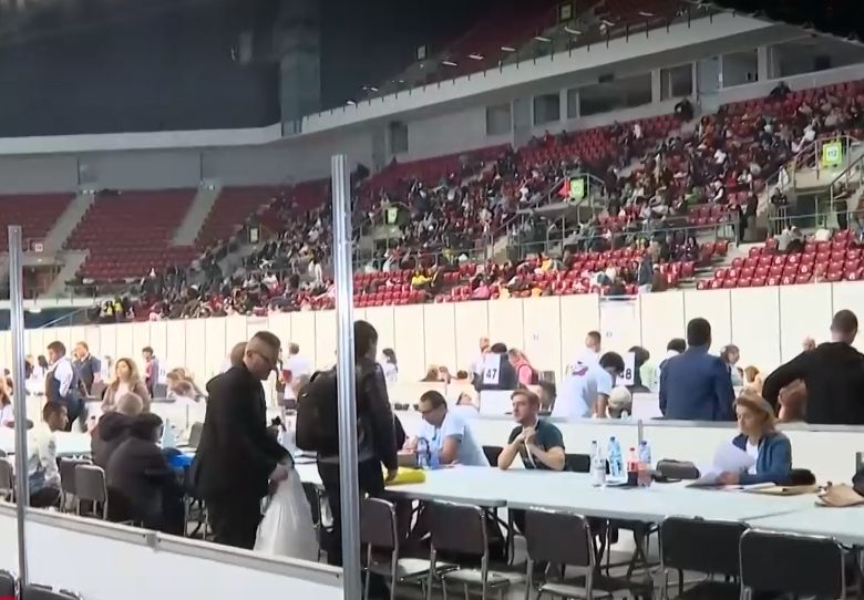 Извънредна ситуация в "Арена София" насред броенето на бюлетините ВИДЕО