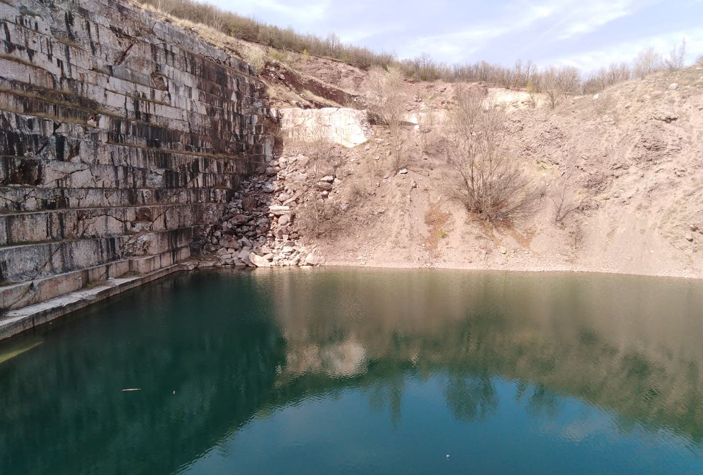 Знаете ли къде у нас е Мраморното езеро - повърхността му е като огледало 