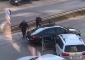 Озверели шофьори се биха като горили на ключов столичен булевард ВИДЕО 