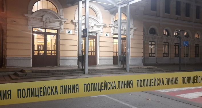 Ужасна трагедия с 19-г. момче, край пловдивската гара почерня от полиция  