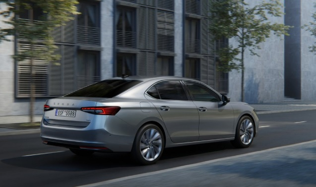 Високотехнологичен флагман: Представиха официално новата Skoda Superb ВИДЕО