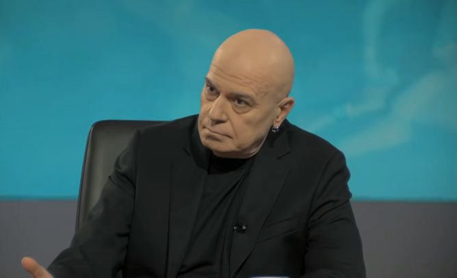 Слави Трифонов: Аз съм чалгар, мафиот и селяндур, но...