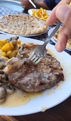 Пак го направи! Пламен Пържолата поръча „златен“ телешки рибай стек, но този път... СНИМКИ