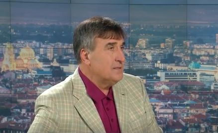Веселин Маринов не може да навие родата да гласува, а приятелите му в партиите... 