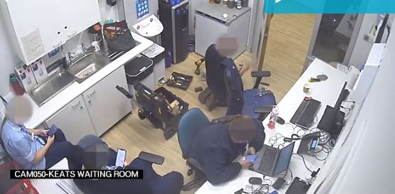 Той се самоуби в болницата, а сестрите не си мръднаха пръста ВИДЕО 18+