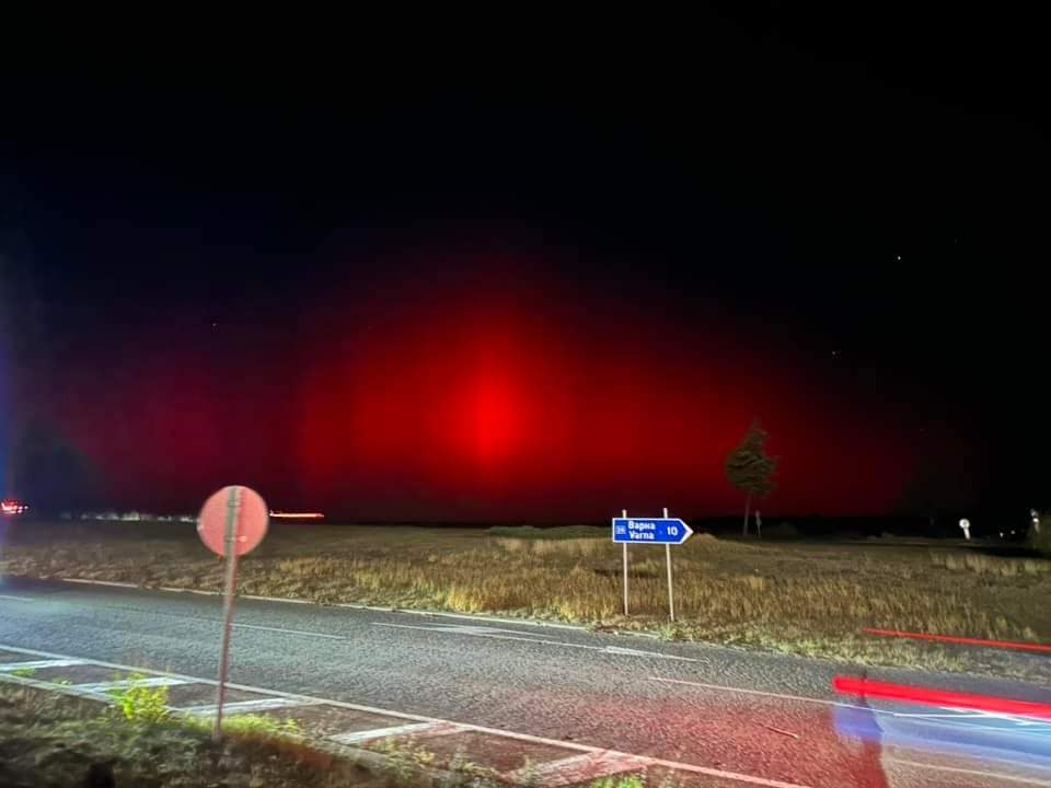 Експеримент с HAARP ли бе кървавочервеното небе над България или...