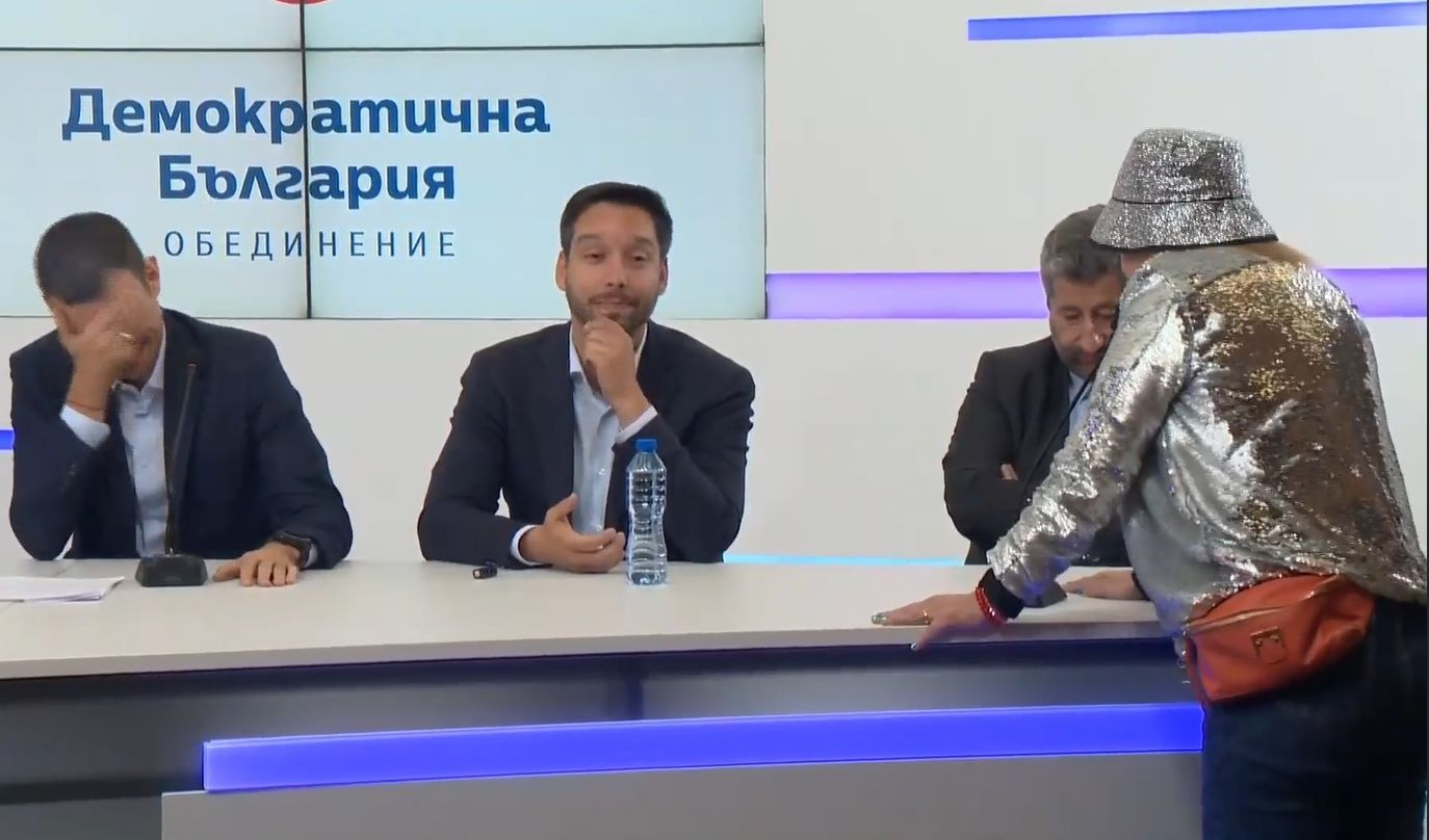 Беновска изчерви Кирил Петков с въпрос за дюкяна, Терзиев се плесна по челото ВИДЕО