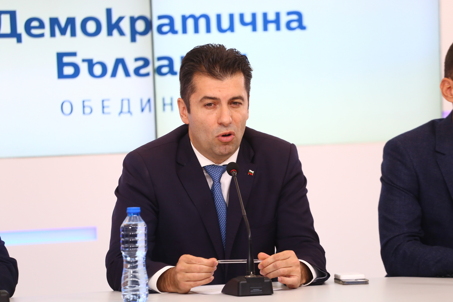 Зад кулисите: Две враждуващи групи в правителството на ПП-ДБ заради Кирил Петков, който...