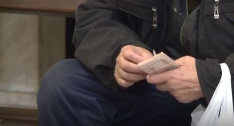 Пенсионерите нададоха вой след гаврата на Асен Василев: Хиляди взимат месечно, а...