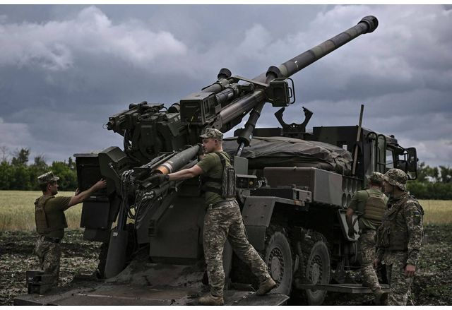 Франция удря мощно финансово рамо на Украйна, сумата е колосана