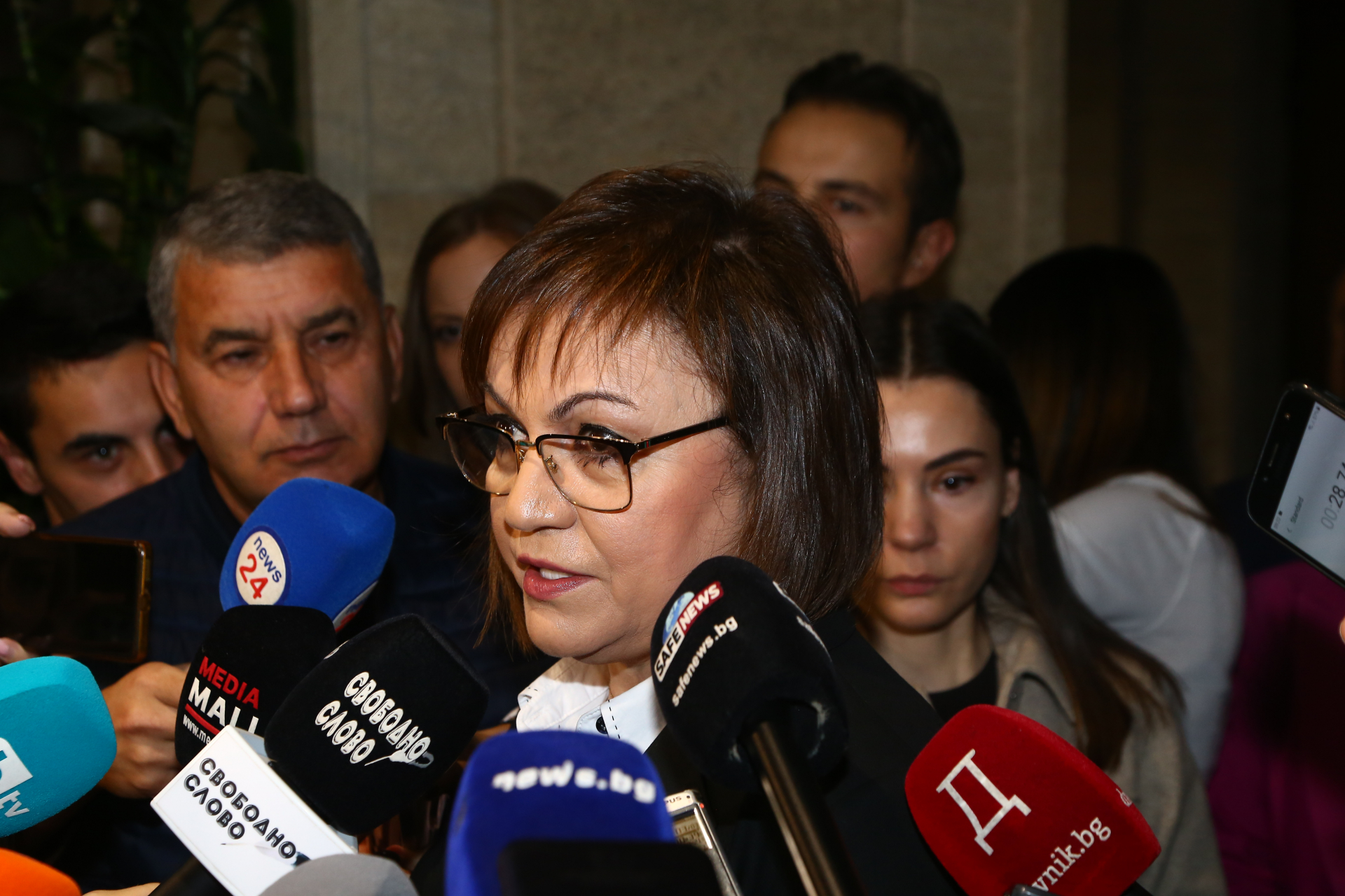 Нинова: Седеше в лодка, а после в скута! Мафията започна да се самоизяжда