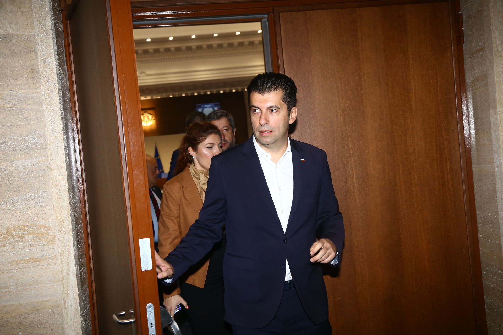 Петков потопи премиера Денков и издаде предварително голямата новина за Шенген