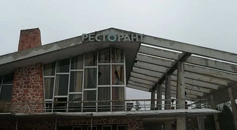 Спомени от соца: Преди време този уникален ресторант се пръскаше по шевовете, а сега...