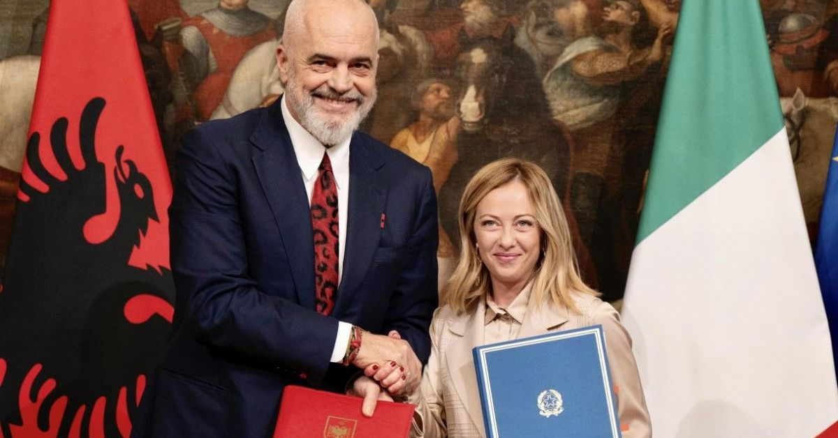 Италия ще си изнася нелегалните бежанци в Албания