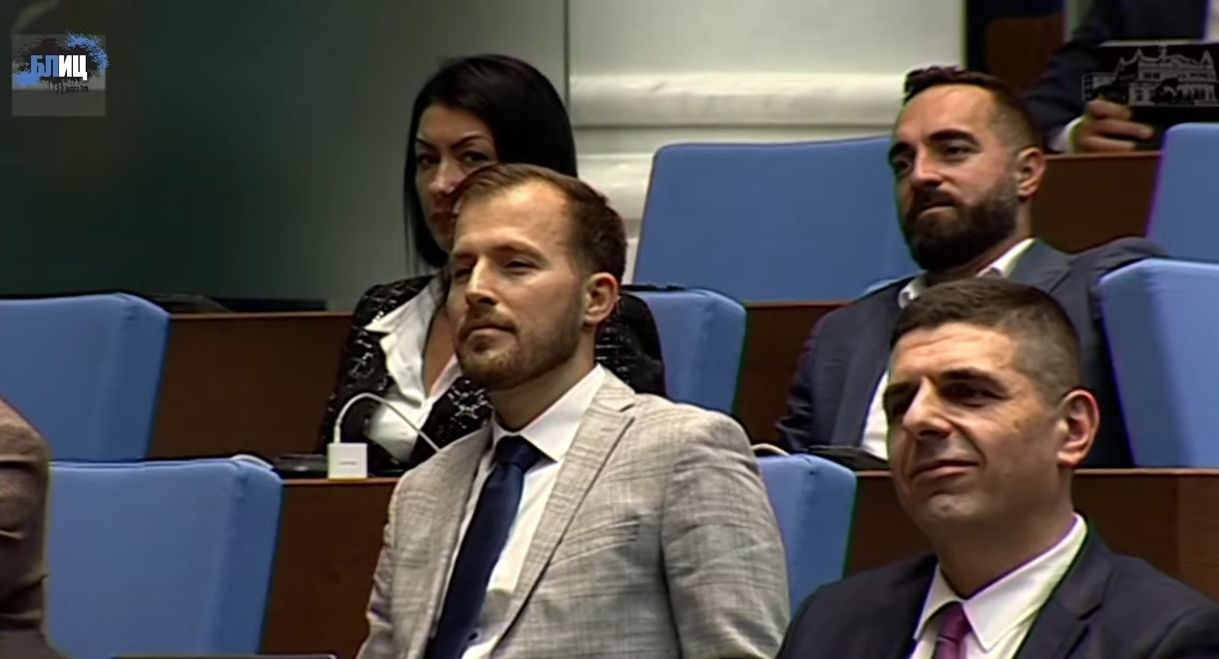 Цирк в парламента! Виден ПП-еец плаши Костадинов с фетиши, депутати се червят от срам БЛИЦ TV