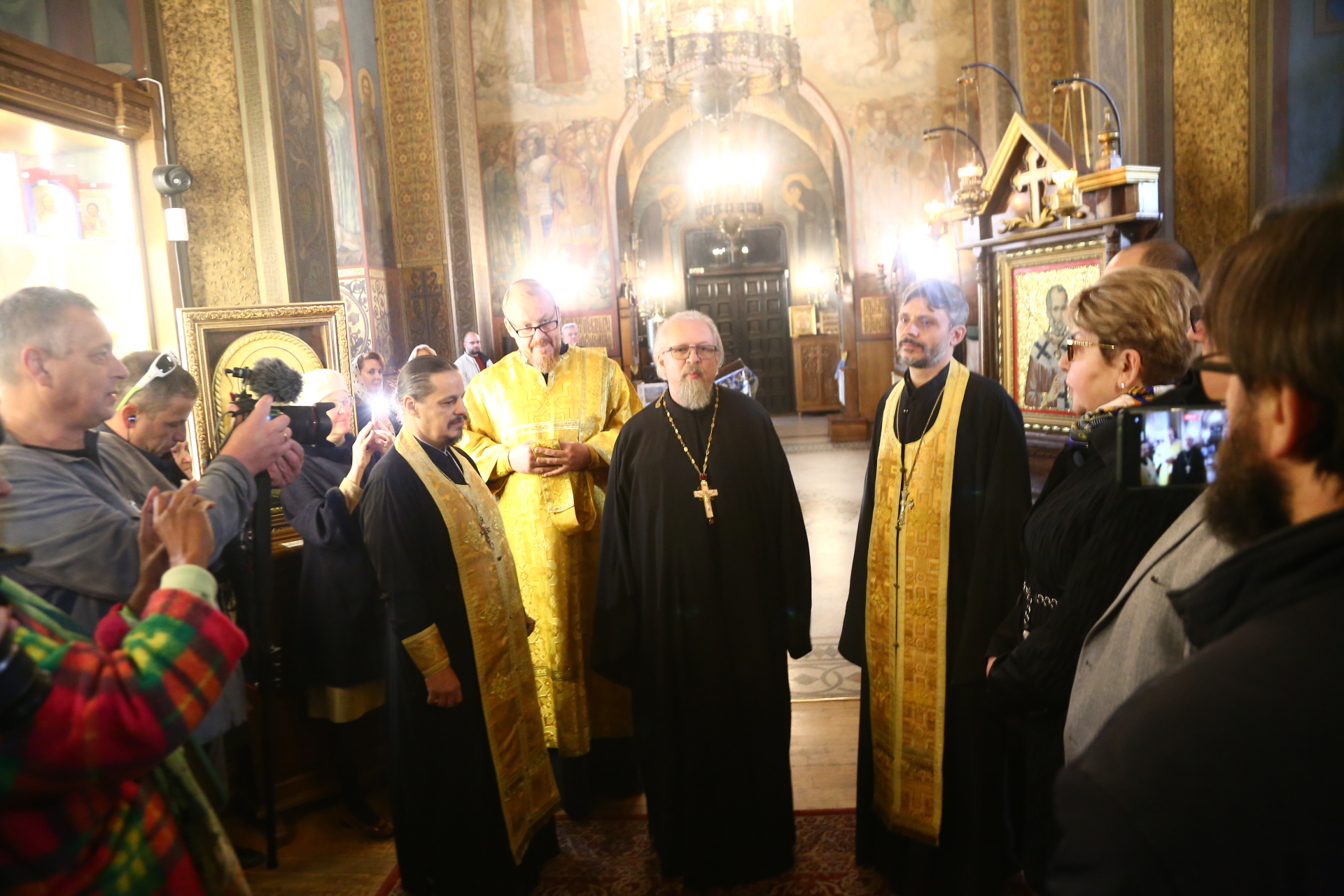 Митрофанова с нови претенции за Руската църква, ето какво имали ... СНИМКИ 