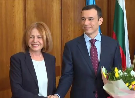 Фандъкова засипа Терзиев с чудни дарове! Даде му личната й... БЛИЦ TV