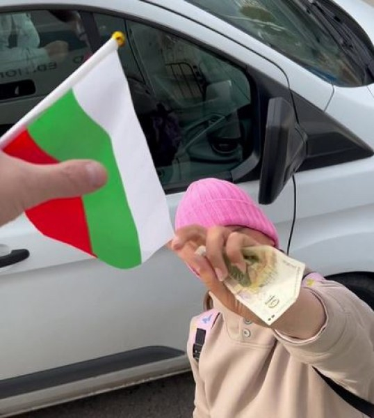 Цяла България говори за този тираджия и постъпката му на кръстовище ВИДЕО