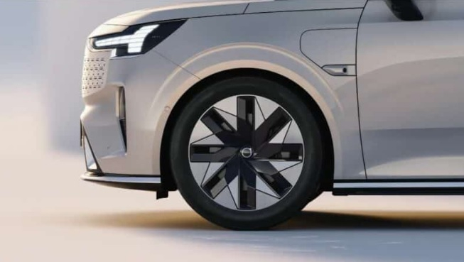 Дневна на колела: Представиха първия миниван Volvo ВИДЕО