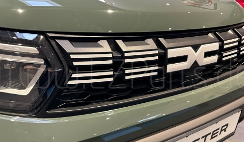 Разсекретиха напълно дизайна на новия Dacia Duster