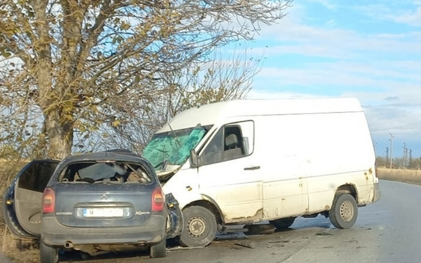 Свиреп удар взе трета жертва на пътя този петък