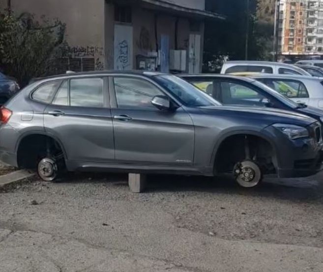 Столичанка спря джипа си в "Дружба" и изпищя на умряло СНИМКИ