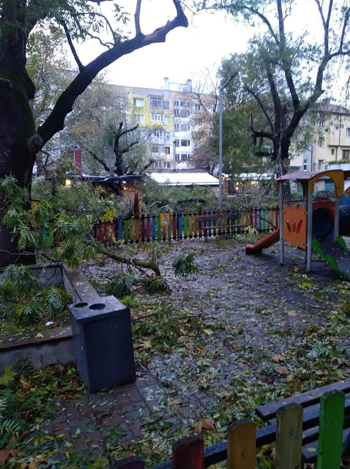 Извънредно от Варна! СНИМКИ показват как изглежда градът след апокалипсиса, кметът обяви... ВИДЕО
