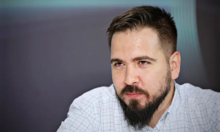 Преди изборите: Ще гласувам за Кирчо/Асен/Терзиев, след изборите - вдигат ми данъците, взимат ми апартамента
