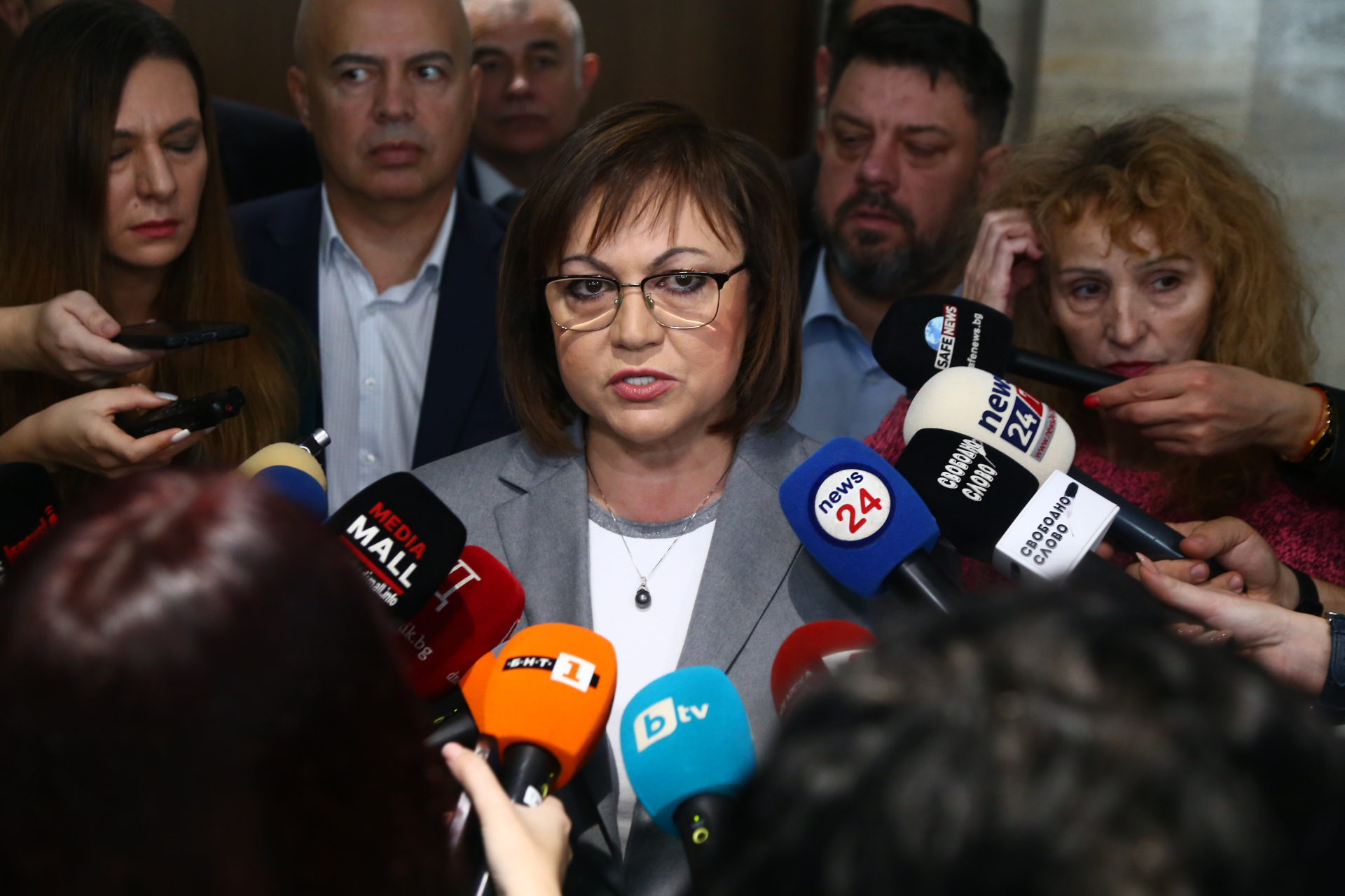 Нинова хвърли бомба за пращане на български войници в Украйна, поиска Денков спешно да... ВИДЕО