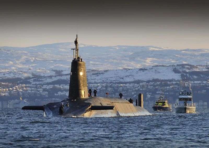 Извънредна ситуация с британска ядрена подводница с ракети Trident 2 на борда в Атлантическия океан
