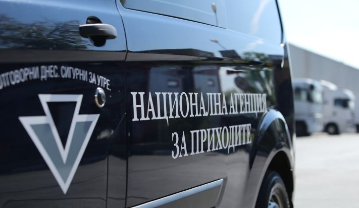 Мобилизация в НАП за всяка стотинка, първо подпукаха схемата с луксозните коли, а после...