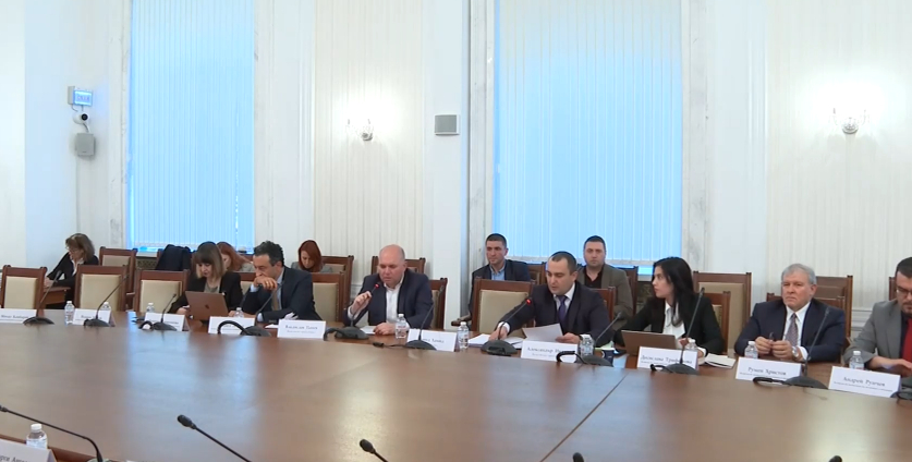 Парламентът с ключово решение за руския петрол 