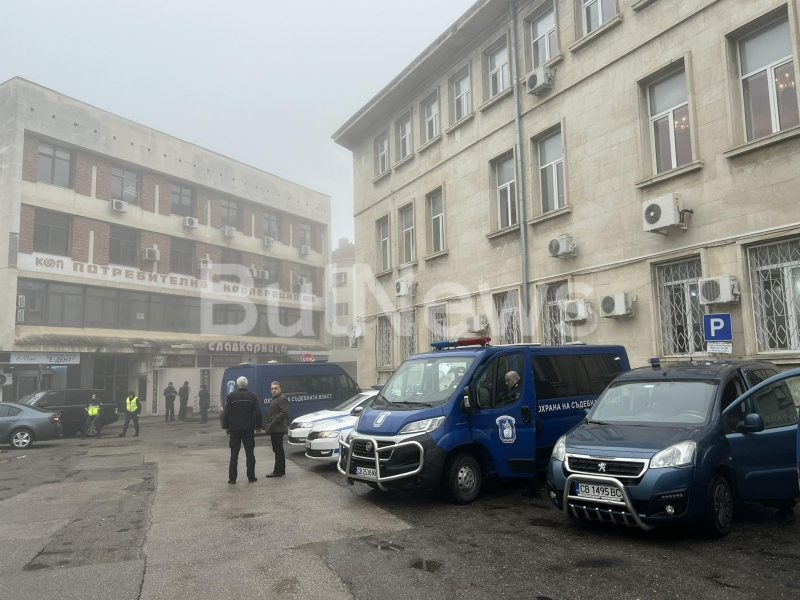 Враца под блокада: Появи се Георги Вълев от „Килърите“, почерня от маскирани СНИМКИ