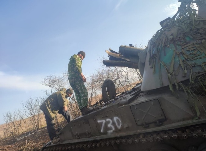Калпав снаряд от КНДР разкъса дулото на руска САУ 2С3 "Акация", екипажът се оплаква