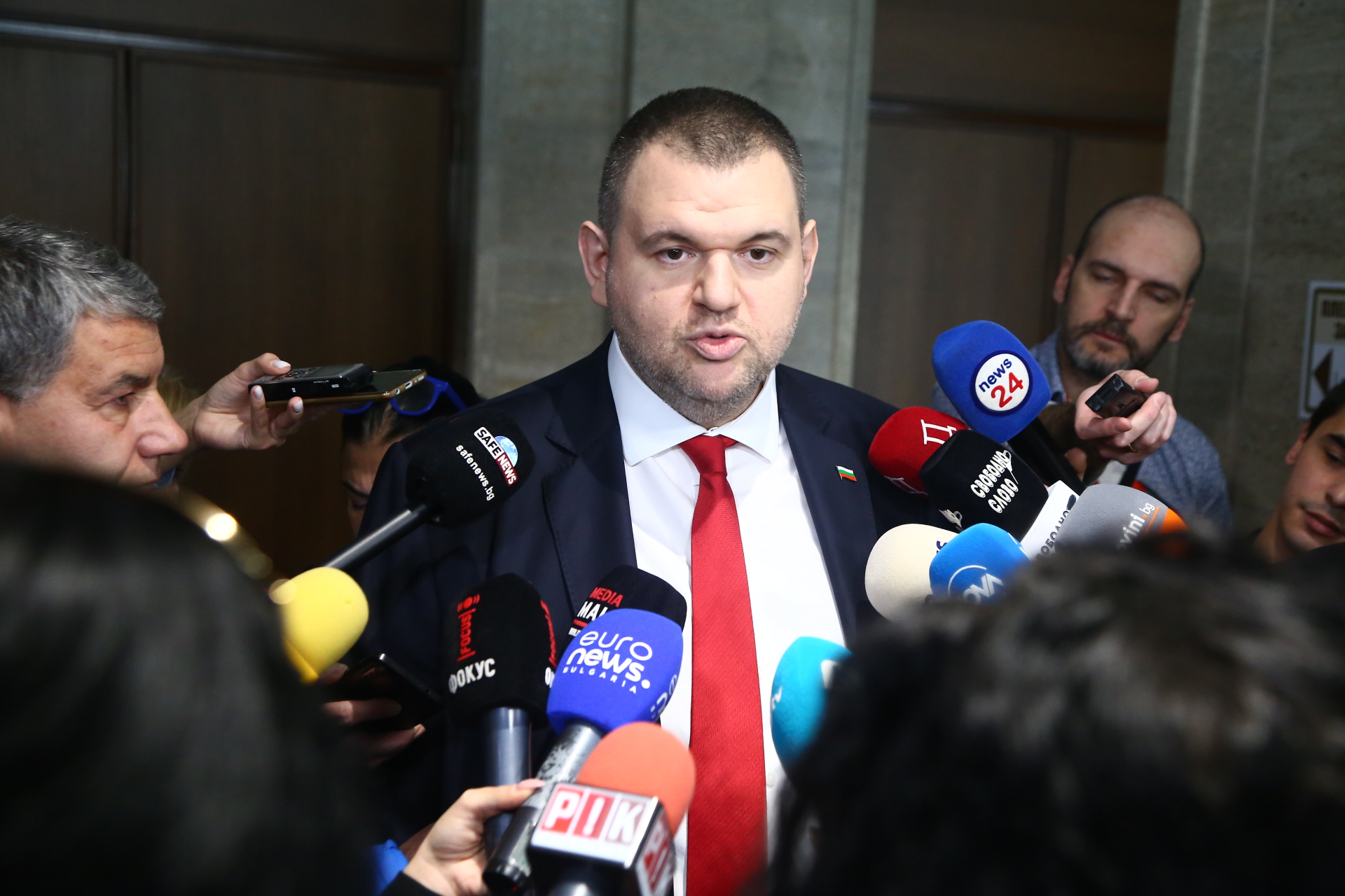 Въпросите на Пеевски