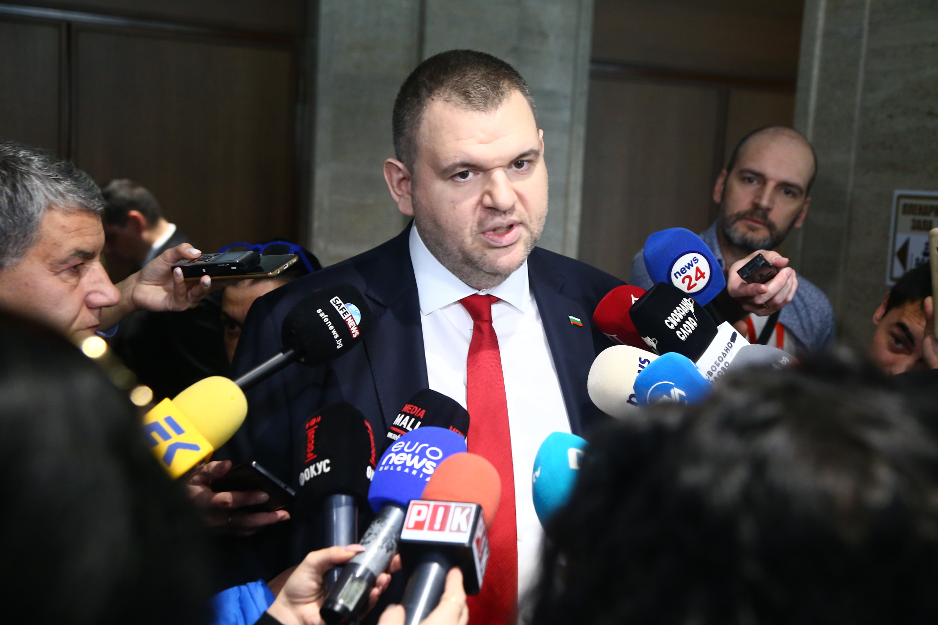 Пеевски: Ще поискаме всички бити полицаи да бъдат изслушани в парламента БЛИЦ TV