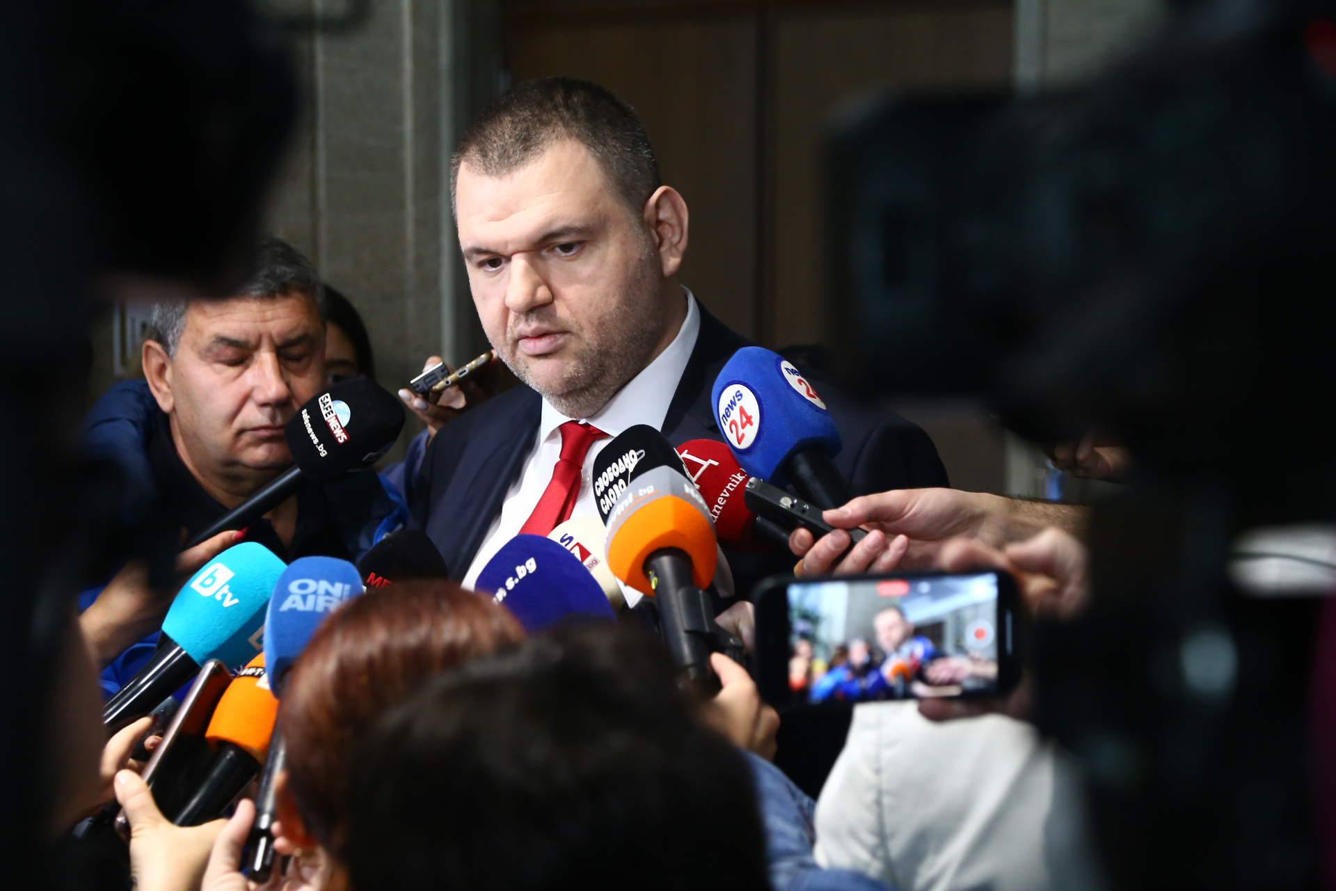 Пеевски: Христо Иванов 9 месеца пи мазно турско кафе в моя кабинет и седеше в скута ми