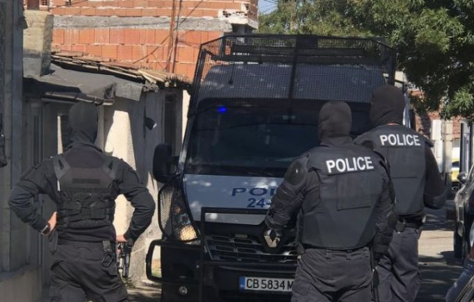 Извънредно! Ченгета нахлуха в къщата на новоизбран общинар, ето какво се случва 