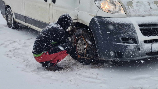 Снежен ад в Шипченския проход СНИМКИ