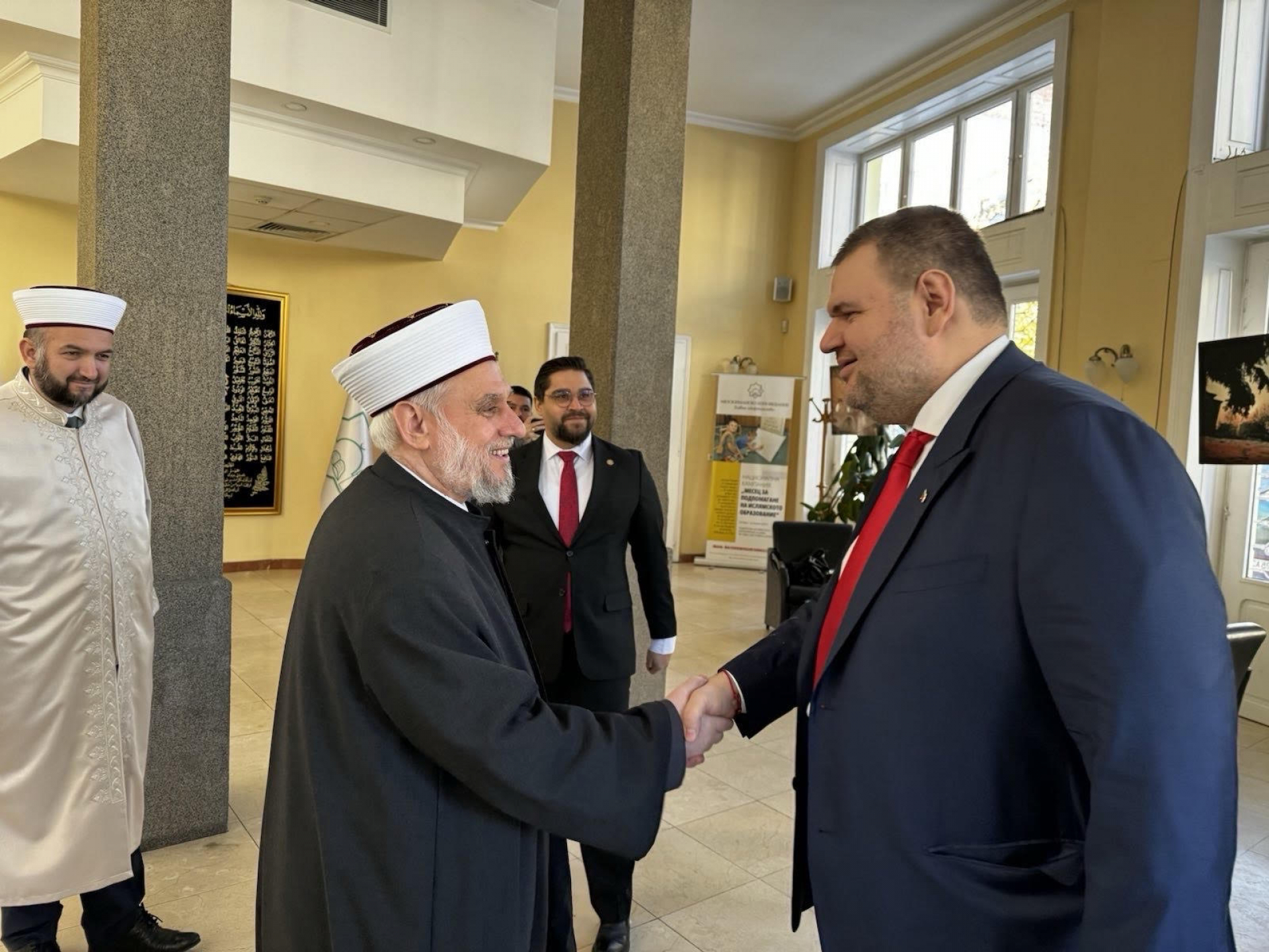 Пеевски към Главния мюфтия д-р Хаджи: Заедно сме призвани да се грижим за хората. Разчитайте на подкрепата ми!