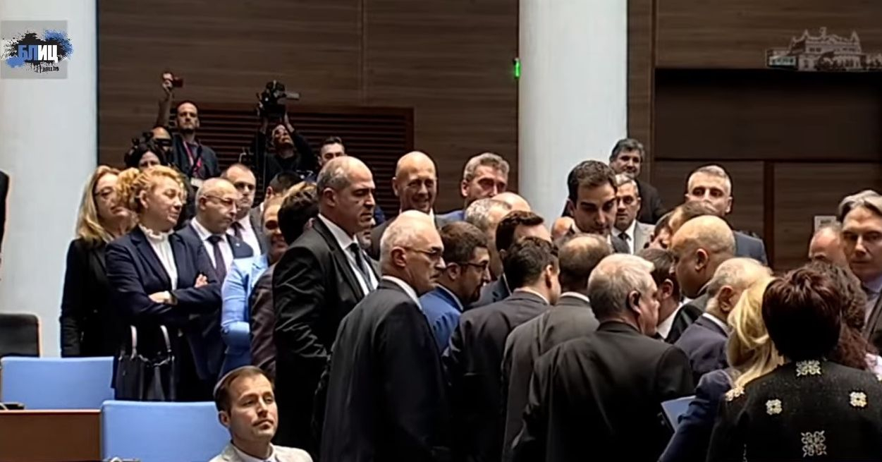 Депутат от ПП: Четирима от "Възраждане" дойдоха да ни бият 