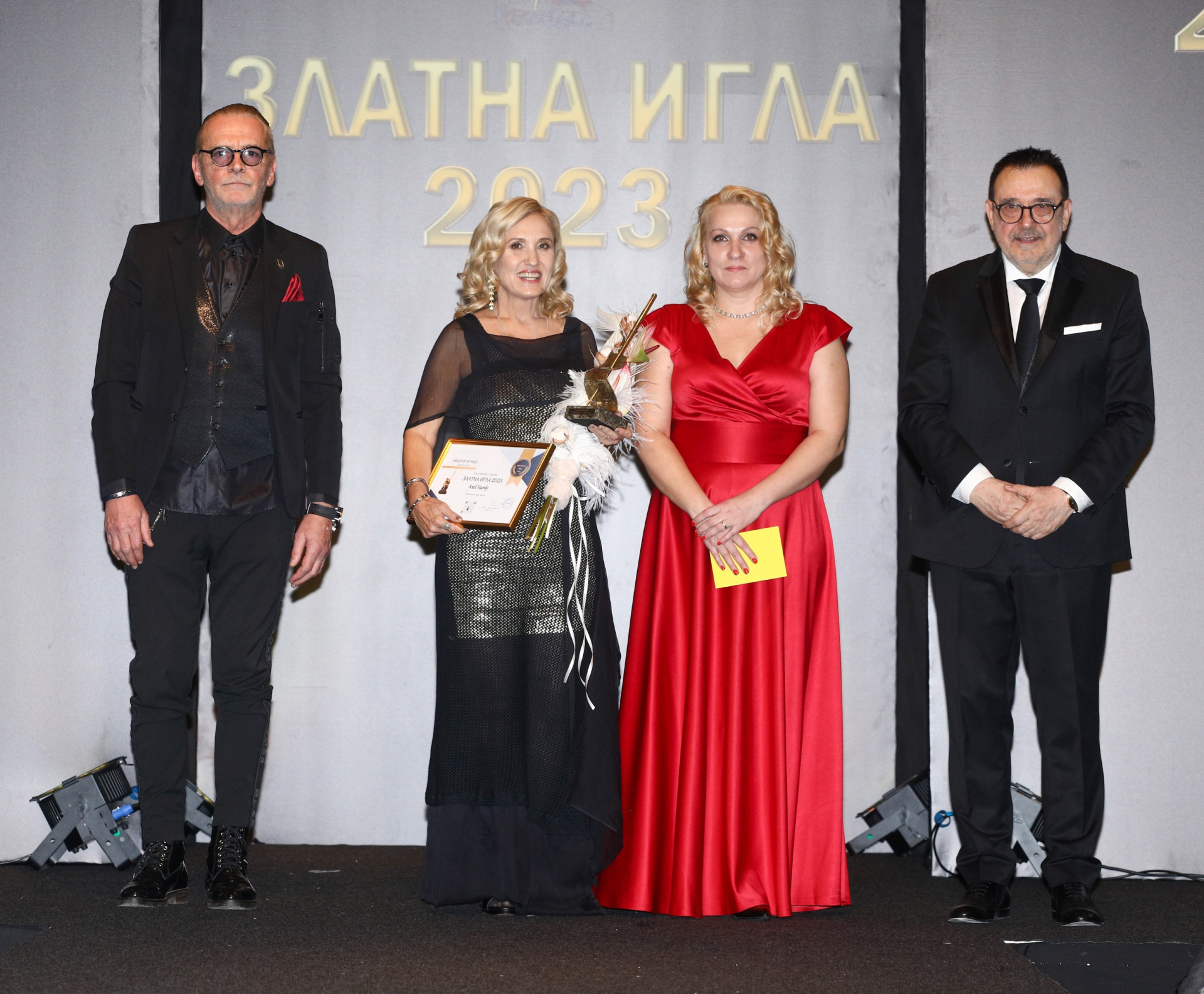 Връчиха най-престижните награди за мода в България "Златна игла 2023" СНИМКИ
