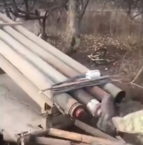 ВИДЕО от войната: „Зареждане с крак“ на самоделна украинска РСЗО беше уловено от камера