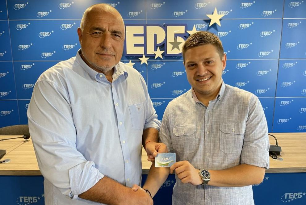 Бебе чакат в редиците на Борисов! Дядото е известен политически анализатор СНИМКИ
